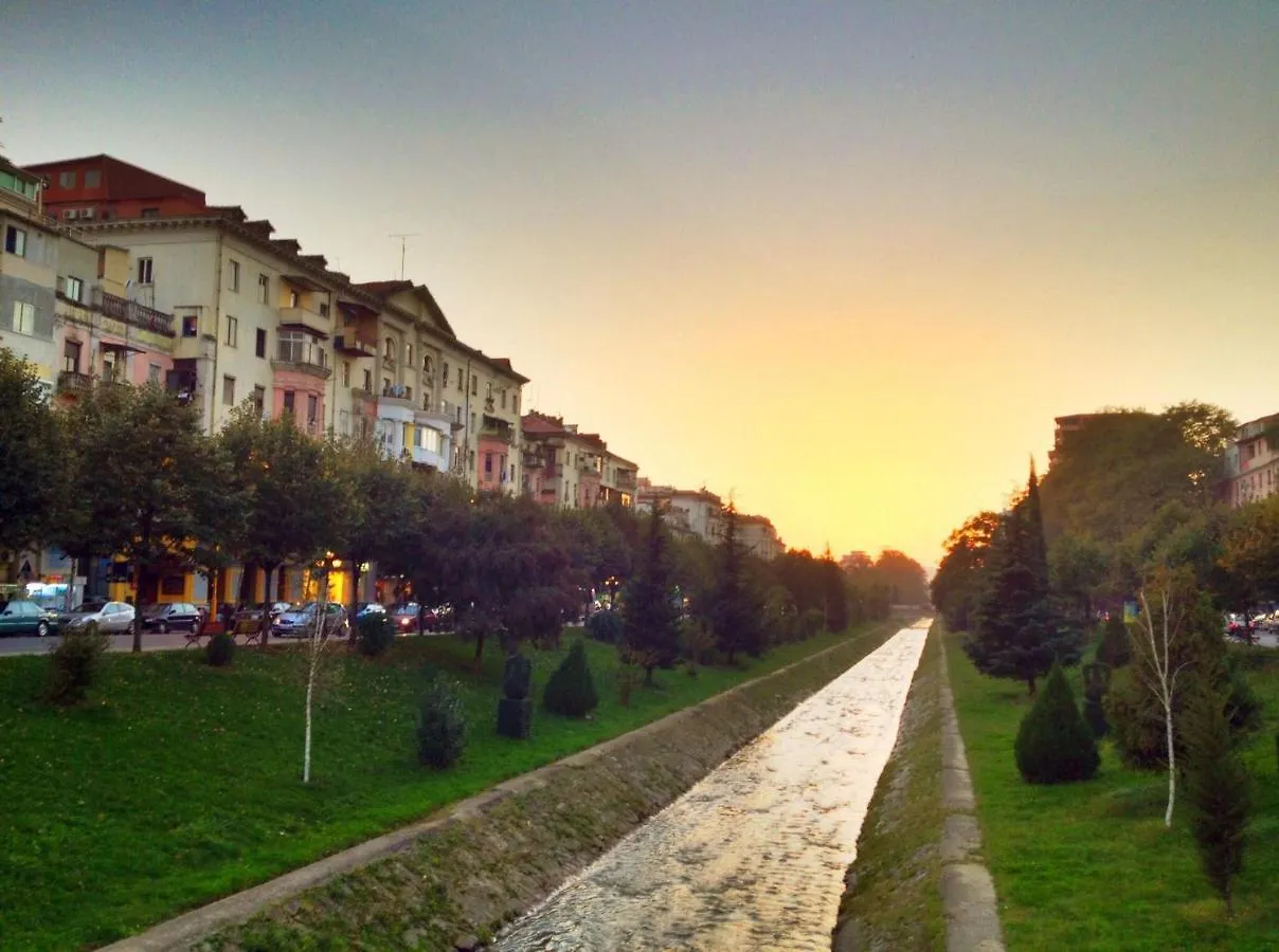 Appartamento New Lovely Full Of Light Ap In Tirana